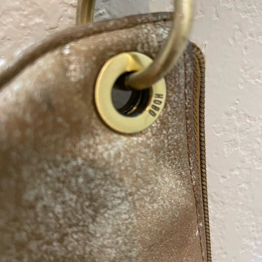 Hobo wristlet metallic gold/silver